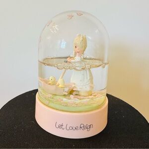 Precious Moments Let Love Reign Water Globe with Girl and Ducks 1985